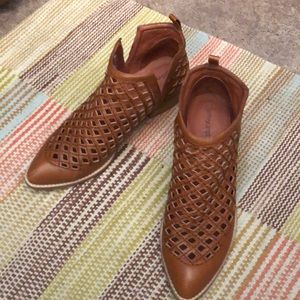 Jeffrey Campbell Taggert Booties brown leather EUC